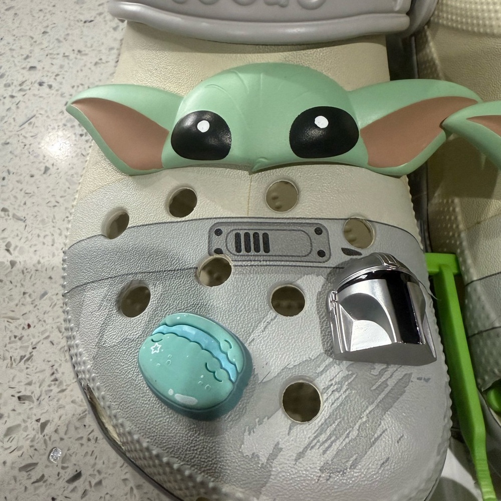 Baby Yoda Crocs Men’s 9 Women’s 11 New with tags